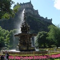 Scotland Edinburgh - Edinburgh castle and fountain