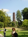 London, Kew Gardens - mum in front of tower