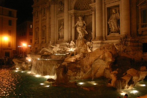 Fontana di Trevi by night