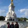 Arcelia, Uli, and Dana at the Victoria Memorial in front of Buckingham Palace