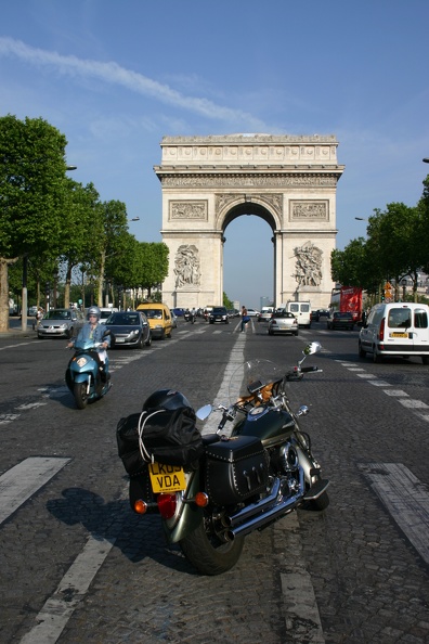 On the way to work - quick stop in front of the Arc de Triomphe!